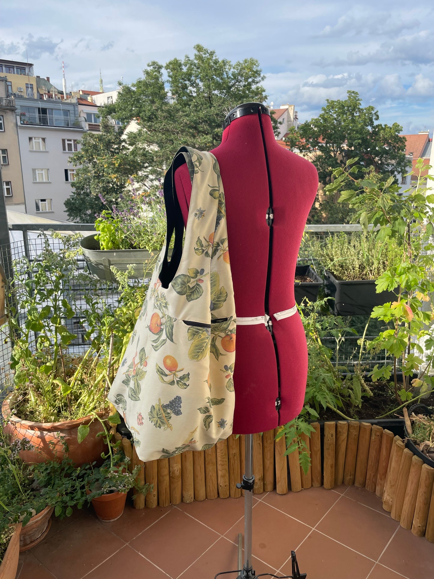Unique Shopper | Reversible | Suit-Table